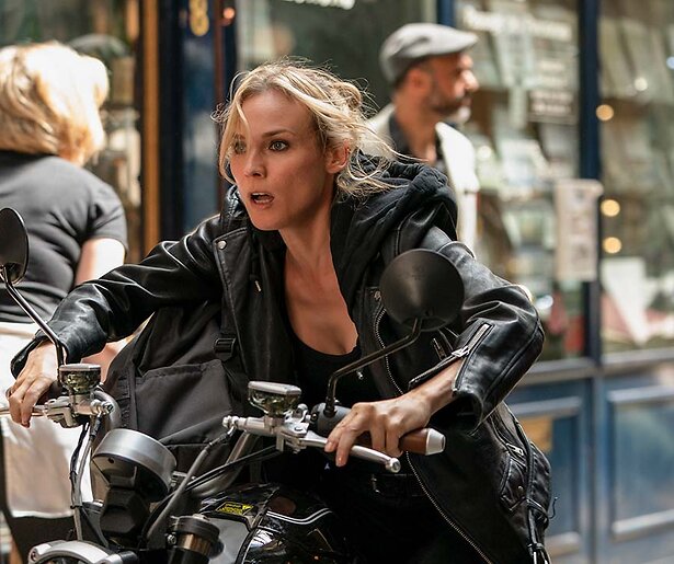 Vrouwelijke spionnen proberen de wereld te redden in The 355