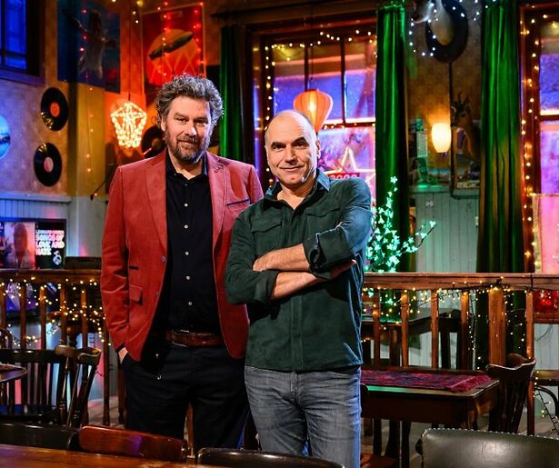 De TV van gisteren: Diederik Ebbinge verrast kijkers Top 2000 a Gogo positief