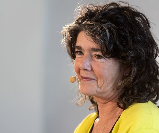 Dieuwertje Blok ongeneeslijk ziek en stopt met radio en televisie