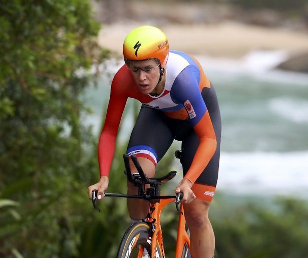 Nieuws uit Rio: Gladde berm zorgt voor drama bij Nederlandse wielrenner