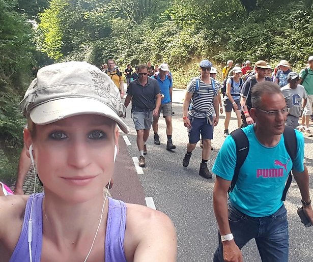 Dionne en Jamai hebben het zwaar tijdens Nijmeegse Vierdaagse