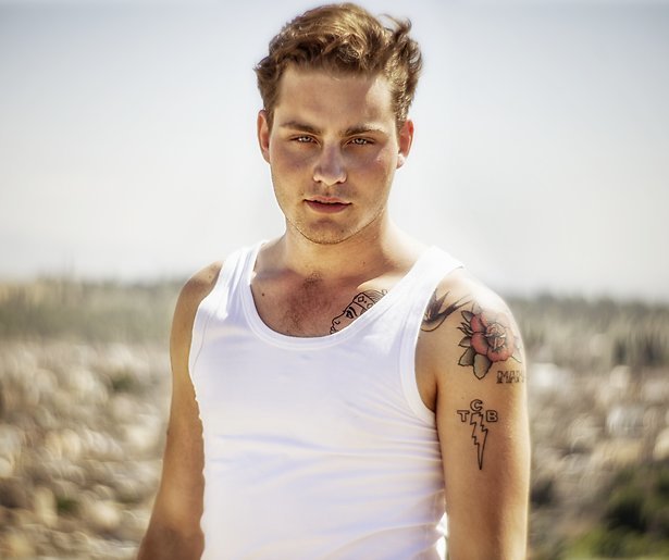 En Douwe Bob heeft alweer een nieuwe tatoeage