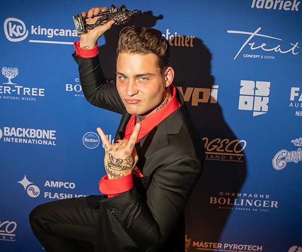 Flinke boete voor Douwe Bob wegens bedreiging