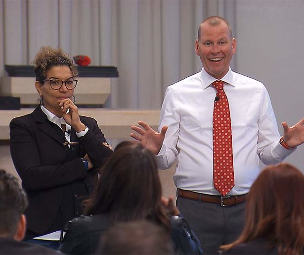 De missie van Duncan in Dream School 