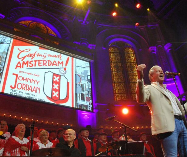 Ode aan Johnny Jordaan in MAX Muziekspecial
