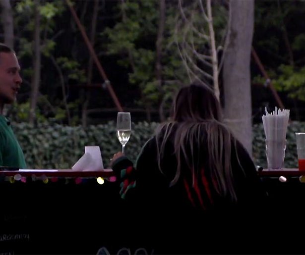 Videosnack: Dylan dreigt in Utopia de poten van Gerrit te breken