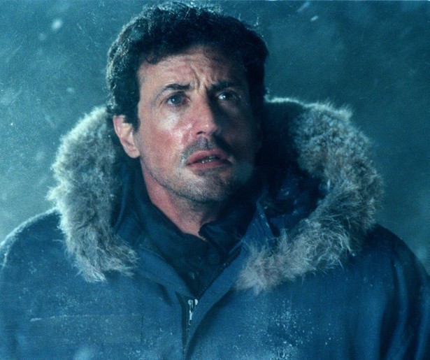 Sylvester Stallone jaagt in D-Tox op een seriemoordenaar