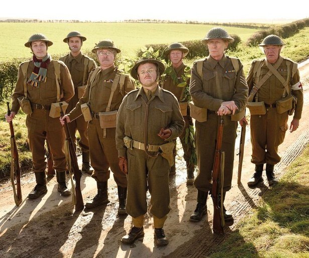 Arthur Lowe zet zijn mannen aan het werk in Dad's Army