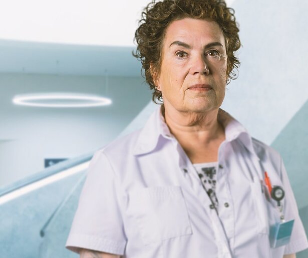 Raymonde de Kuyper zoekt haar dochter constant op in ziekenhuisserie Dag & Nacht