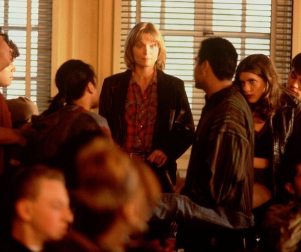 Michelle Pfeiffer probeert tot haar leerlingen door te dringen in Dangerous Minds