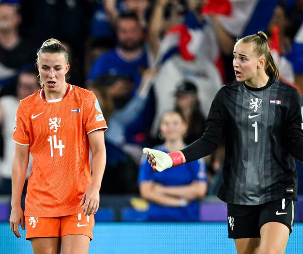 Bemachtigen de Oranjeleeuwinnen een ticket voor het WK ten koste van 'The Girls in Green'? 