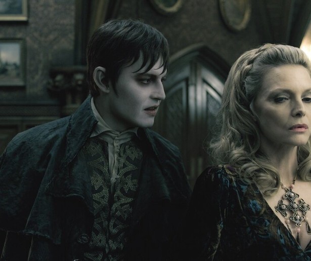 Vampier Johnny Depp bijt zich in Dark Shadows vast in de verleidelijke heks