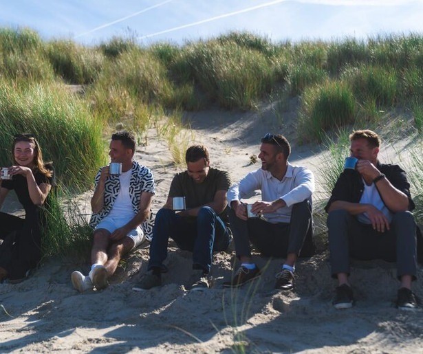 Marks vrouwen zorgen voor heibel in Daten in het Dorp op Texel