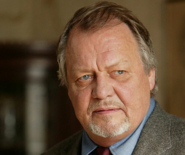 David Soul is een omstreden professor in nieuwe aflevering Lewis