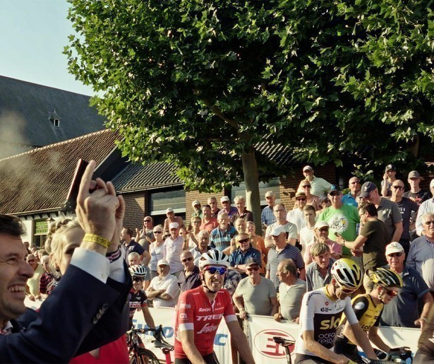 AVROTROS zendt de documentaire De Acht - De Koers Staat Nooit Stil op deze datum uit
