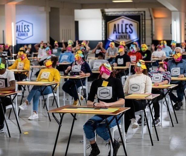 Nieuwe reeks bizarre opdrachten voor de vips