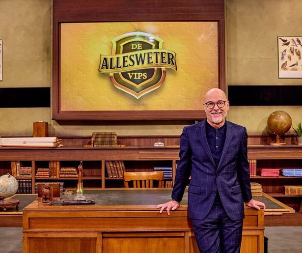 Schoolmeester Rob Kamphues kroont één iemand tot winnaar in finale De Allesweter VIPS