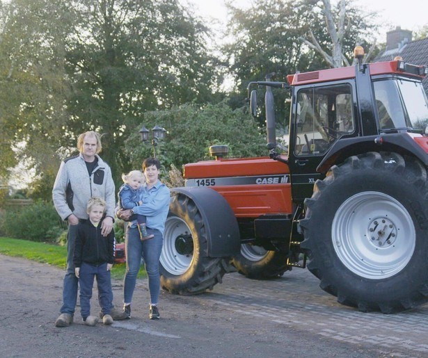 Familie Rijfkogel krijgt opa en oma op bezoek in De Boer Op
