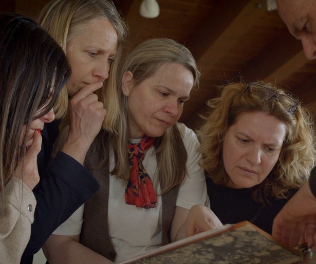 Tea, Lemja, Mirela en Lidija gaan terug naar Duitsland in tweede deel van De Bus naar Mostar