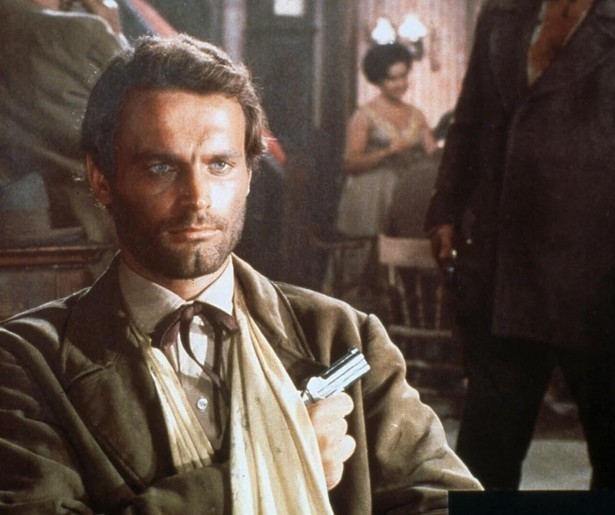 Bud Spencer en Terence Hill vormen voor het eerst een knokduo in De Duivel Kent Geen Genade