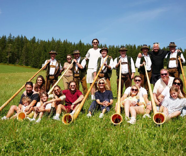 De Frogers sluiten het seizoen van De Frogers: Groeten Uit af met een heleboel schnaps