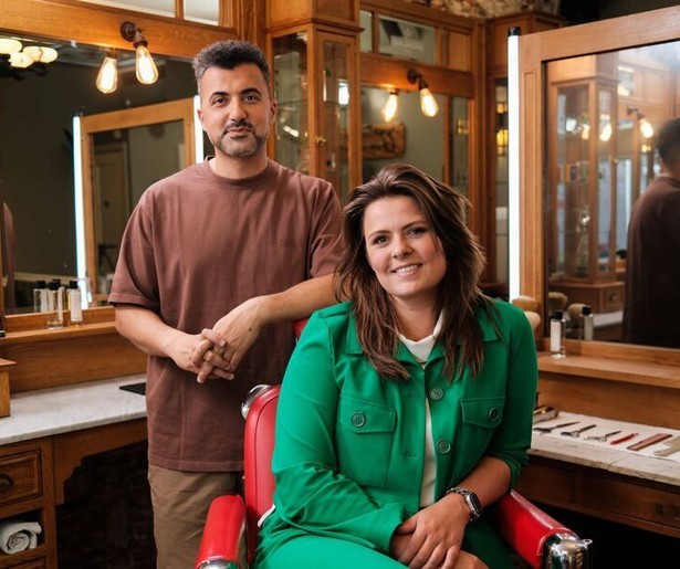 Zangeres Mell toont zich van haar meest kwetsbare kant in De Geknipte Gast