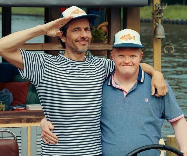 Dieter Coppens en Kevin Van Den Bosch moeten schuilen voor de regen in De Goudvis