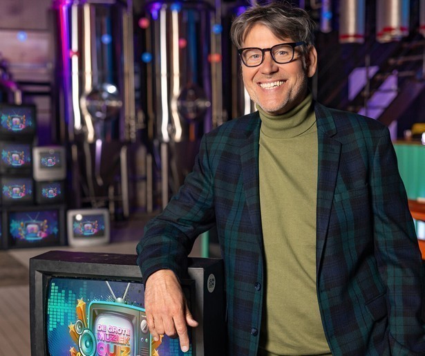 Erik van der Hoff is terug met De Grote Muziekquiz op NET5