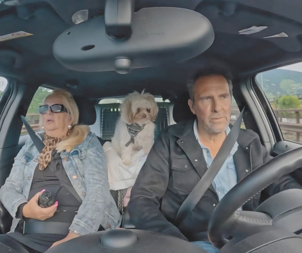 Monique moet afscheid nemen van haar geliefde hondje Sacha in De Hanslers