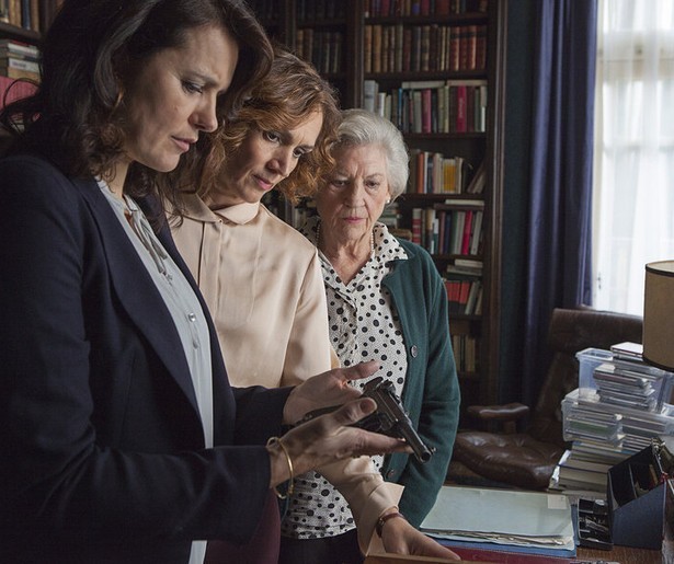 Monic Hendrickx wordt achtervolgd door het verleden in De Held