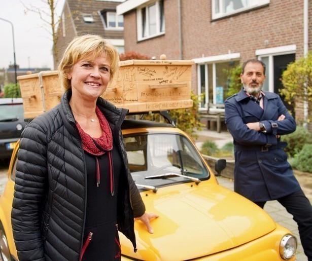 Olga Commandeur krijgt bezoek van De Kist