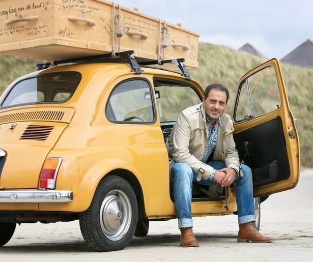 Kefah Allush gaat in De Kist op bezoek bij Dolf Jansen