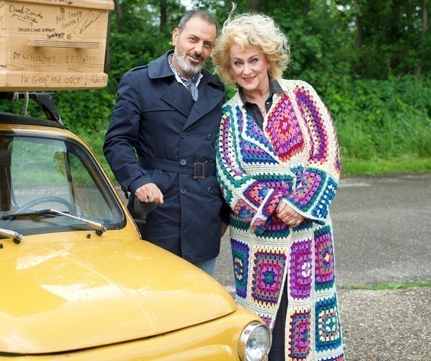 Karin Bloemen praat over de dood in reportagereeks De Kist