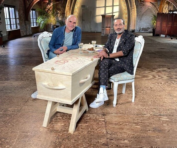 Leo Blokhuis praat openlijk over de dood in seizoensopener De Kist