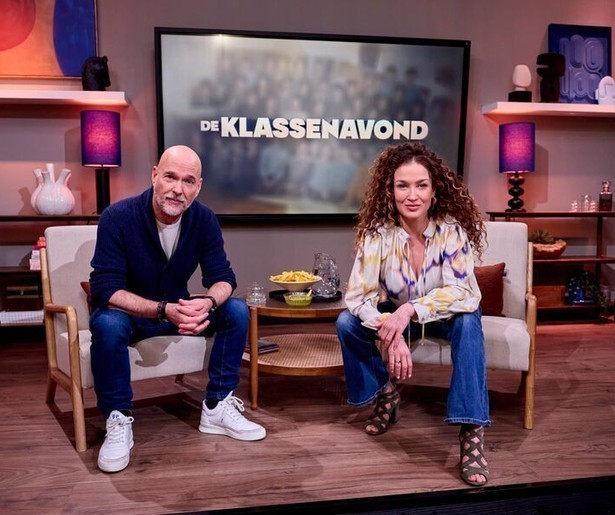 Katja Schuurman haalt herinneringen op aan haar schooltijd in De Klassenavond