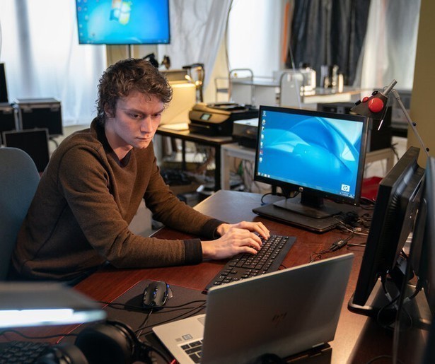 Spionage en chantage gaan door in De Kraak