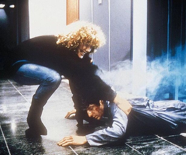 Helpt Huub Stapel de passagiers uit de brand in De Lift van Dick Maas?