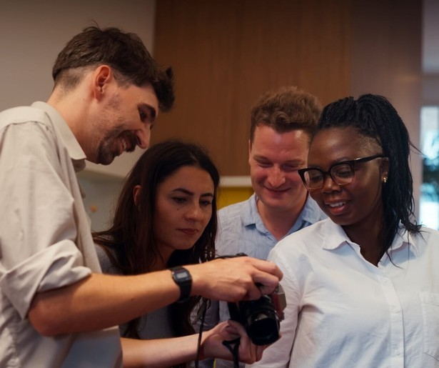 Nadia Moussaid spreekt in een nieuwe aflevering van De Onmisbaren met sociaal advocaten