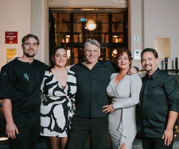 Zoon Jimmie wordt in De Opvolging gevolgd tijdens zijn stage in Thailand