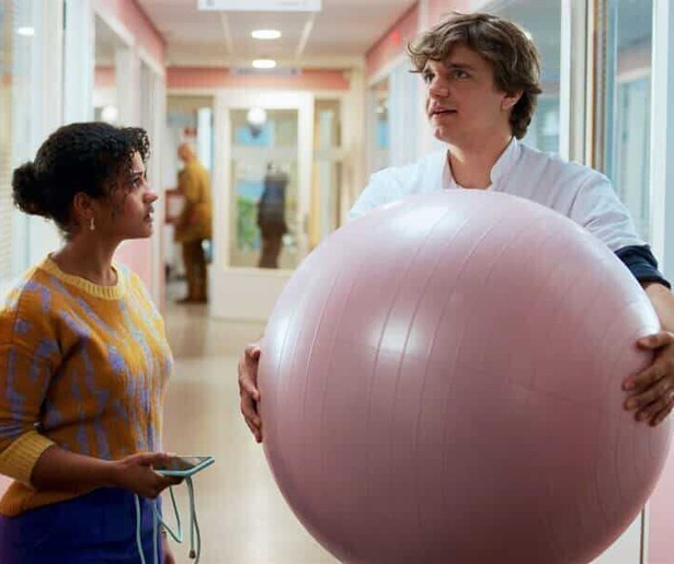 Chris Peters heeft stiekem een oogje op een van zijn collega's in De Poli