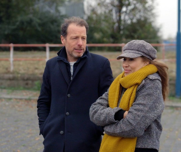 Fidan Ekiz haalt herinneringen op met oud-klasgenoten in De Reünie