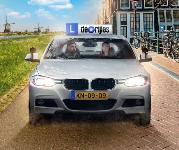 Rijinstructeur Cor (90) uit De Rijles geniet nog altijd met volle teugen van zijn werk 