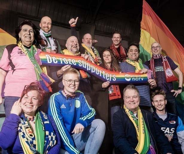 De Roze Supporters zoeken hulp bij de KNVB