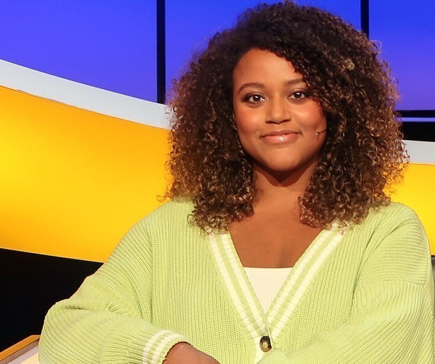 Influencer Quinty Misiedjan sluit de vierde speelweek van De Slimste Mens af