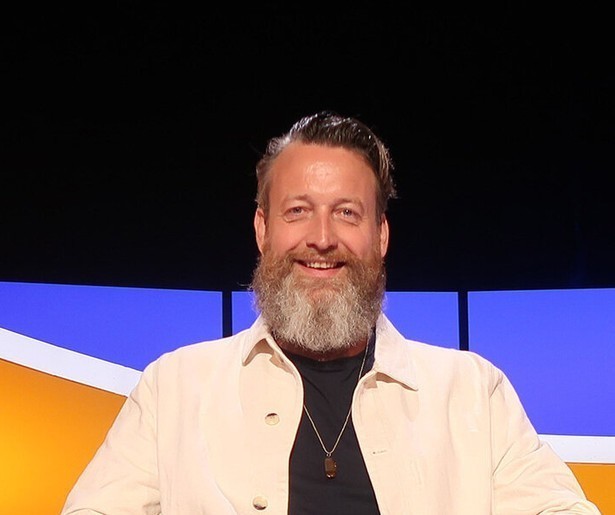 Matthijs Gaat Door-sidekick Sven Figee quizt erop los in De Slimste Mens