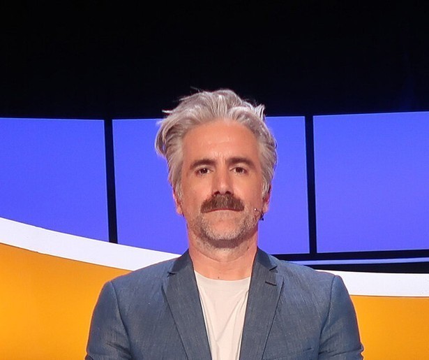 De ervaren Jeroom Snelders test zijn kennis in Nederlandse versie De Slimste Mens