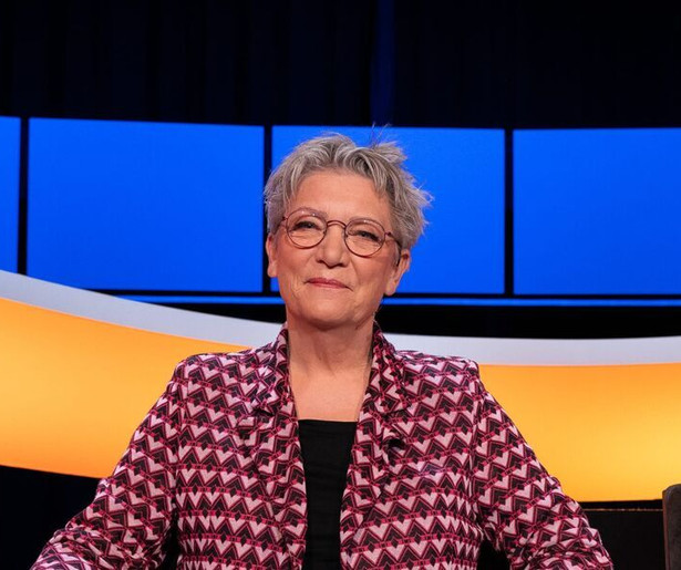 Herman van der Zandt verwelkomt Maya Eyksteen in De Slimste Mens