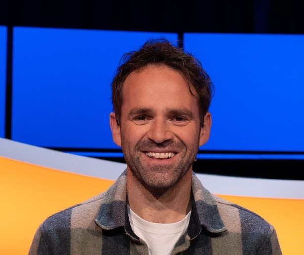 Cabaretier Martijn Crins test zijn kennis in De Slimste Mens