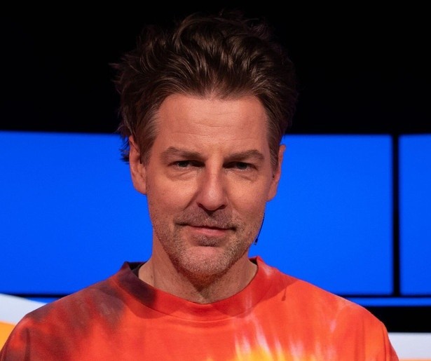 Woordkunstenaar en kookwonder Vjèze Fur maakt zijn opwachting in De Slimste Mens