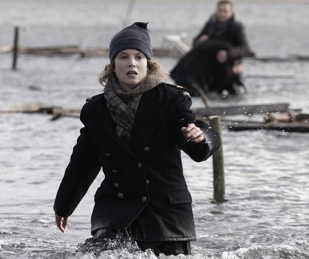 De Storm met Eva Hoeks geeft op indrukwekkende wijze de watersnoodramp weer